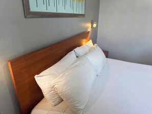 Superior Room | Laptop workspace, free WiFi, bed sheets - The Magic Hotel (Playa del Carmen)