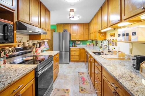 Boone Barn Home | Sleeps 14 | Huge Fenced Yard