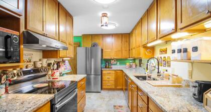 Boone Barn Home | Sleeps 14 | Huge Fenced Yard