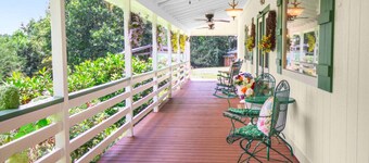 Boone Barn Home | Sleeps 14 | Huge Fenced Yard
