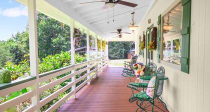 Boone Barn Home | Sleeps 14 | Huge Fenced Yard