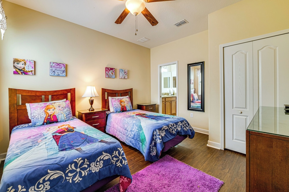 Photo inspiration: Picture Idea: Private Game Room Pool Resort Home Near Orlando Four Corners
