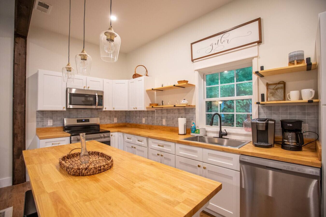 Réfrigérateur, four, plaque de cuisson, lave-vaisselle