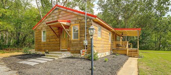 Dog-Friendly Retreat Near Delaware Bay