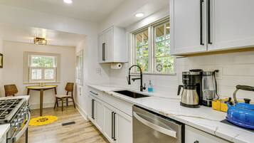 Fridge, microwave, stovetop, dishwasher