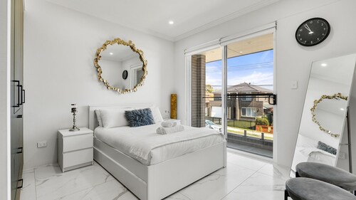 Lidcombe Luxe on Eric Spacious Stay mins to Olympic Park
