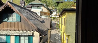 Exclusively renovated, very private but central apartment with large terrace