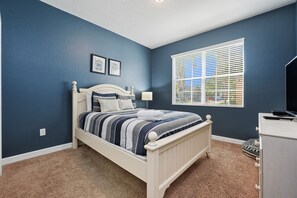 5 bedrooms, desk, iron/ironing board, travel cot