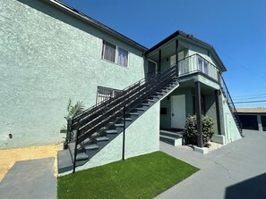 Exterior - SOFI- KIA FORUM 2-bedroom HOME Los Angeles (Los Angeles)