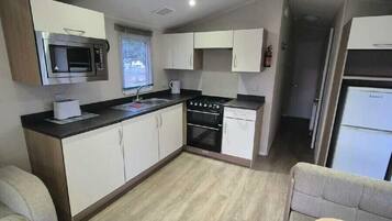 Cookware/dishes/utensils