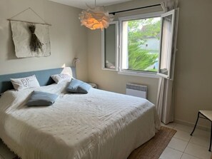 3 makuuhuonetta, silitysrauta/-lauta, Wi-Fi, vuodevaatteet