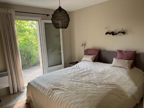 3 slaapkamers, een strijkplank/strijkijzer, wifi, beddengoed