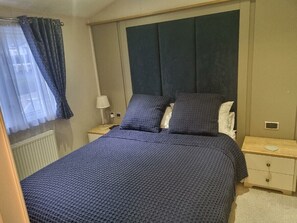 2 quartos, individualmente decorados, individualmente mobiliados