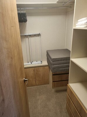 Interior - Cayton Bay Caravan Park - Holiday Accommodation 6516 (Scarborough)