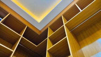 Luxury Suite, Balcony | Wardrobe