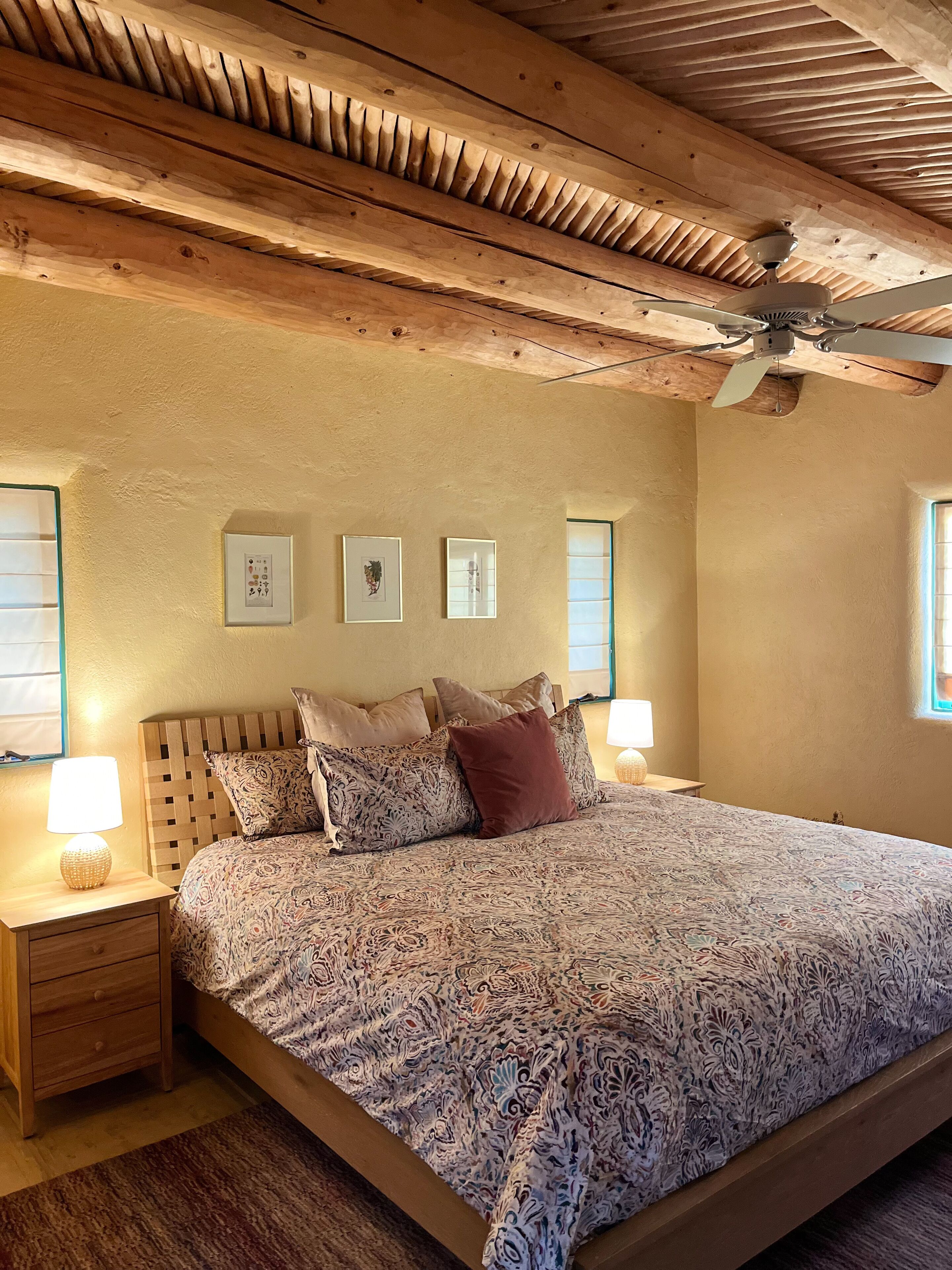 3 عدّة غرف نوم ومكواة/لوح كي وواي فاي وملاءات أسرّة