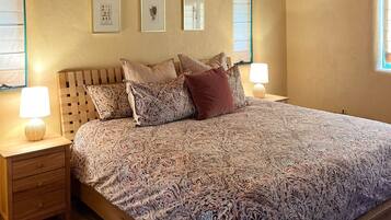 3 bedrooms, iron/ironing board, WiFi, bed sheets