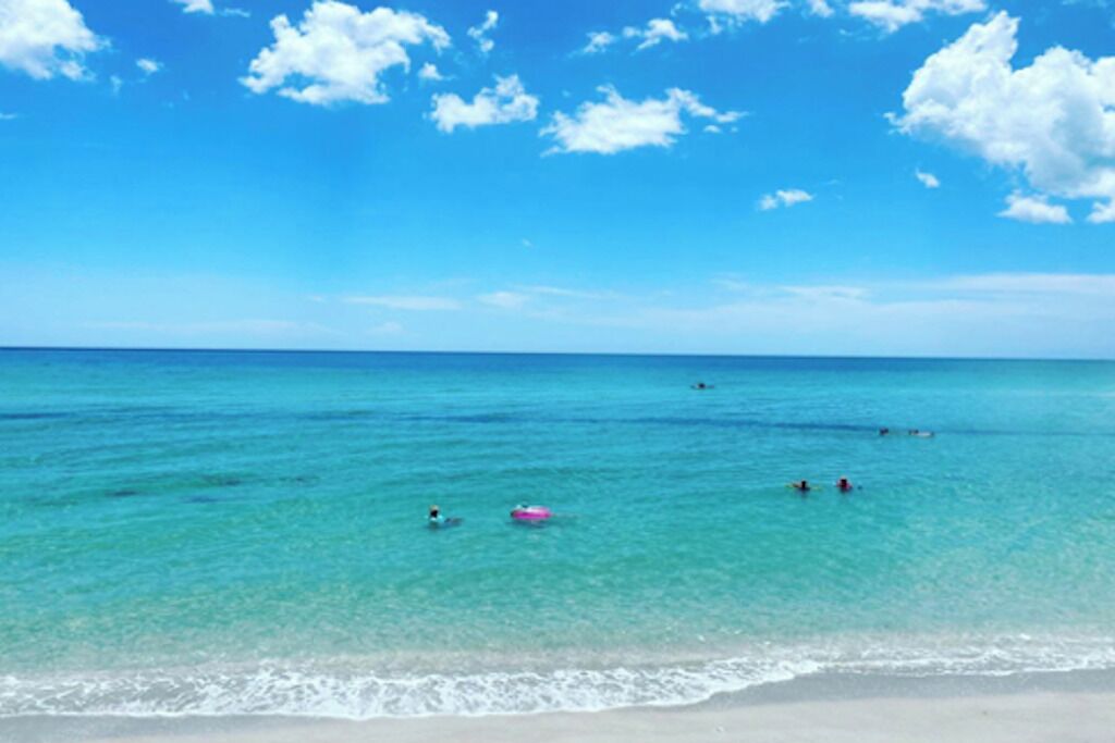 沙滩椅、沙滩毛巾