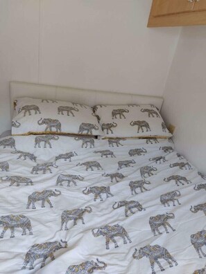 2 bedrooms, individually decorated, individually furnished, free WiFi