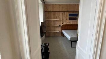 1 chambre, fer et planche Ă repasser, Wi-Fi gratuit, draps fournis