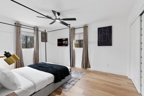 4 bedrooms, desk, iron/ironing board, WiFi