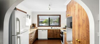 Conveniently located walking distance to beach, shops and restaurants