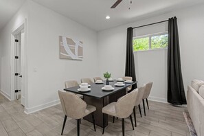 Dining - Stylish Austin Stay - Spacious Design - Lux Home (Austin)