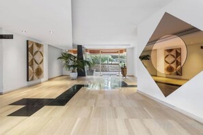 Unclassified image, 4 of 21, button - The Suite du Comte - Private Terrasse and Park View (Cannes)