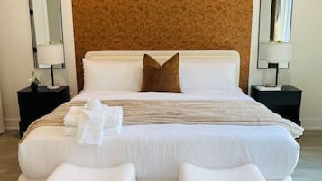 Desk, iron/ironing board, WiFi, bed sheets