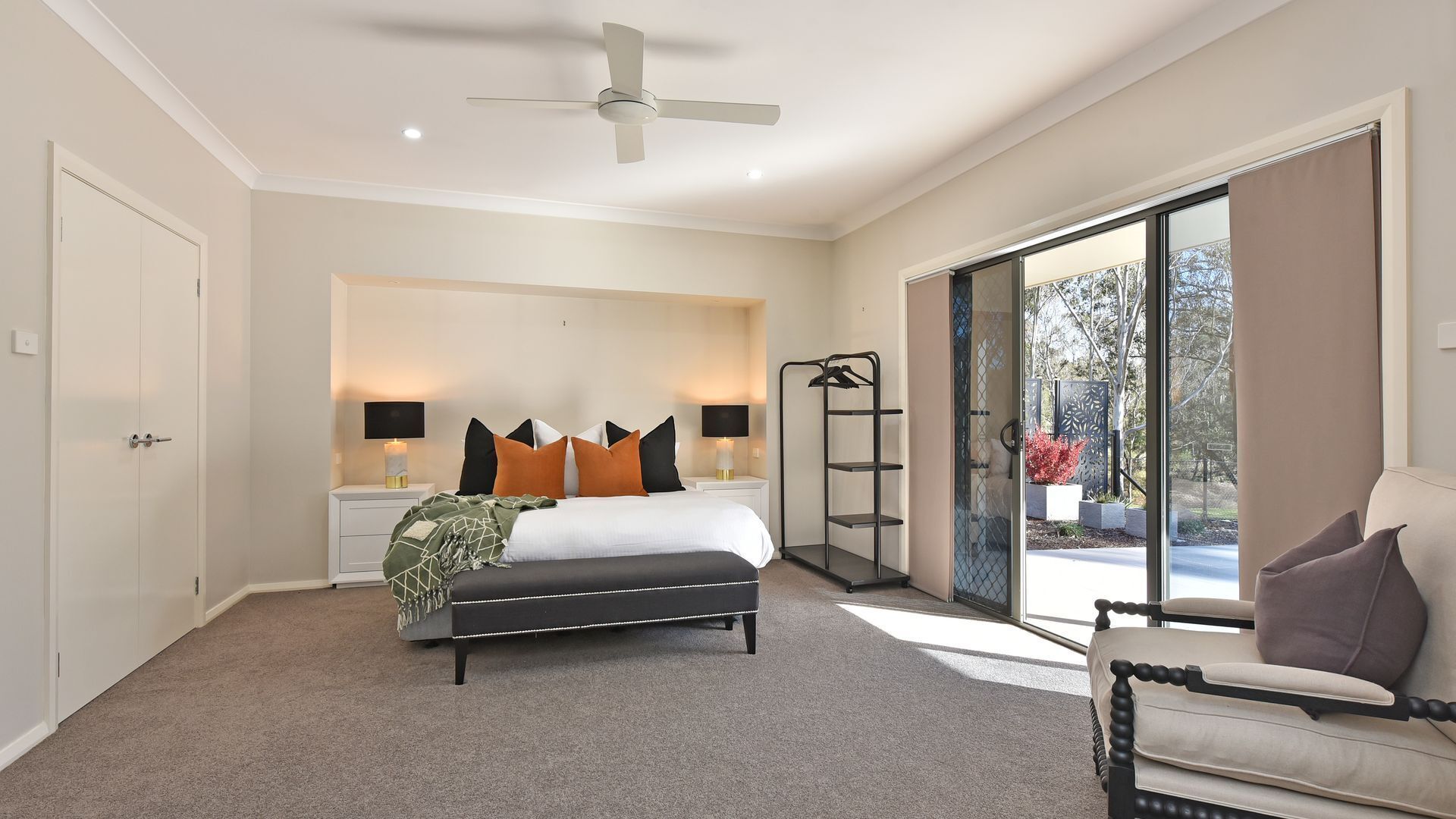 5 bedrooms, desk, iron/ironing board, free WiFi