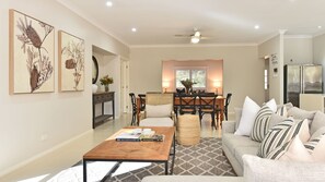 Smart TV, fireplace - Wongaburra Luxury Homestead (North Rothbury)