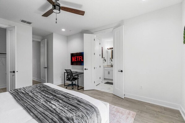 2 bedrooms, desk, iron/ironing board, WiFi