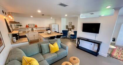 Charming 1-bedroom cottage central to town, close to hospitals