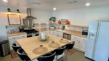 Microwave, oven, stovetop, dishwasher