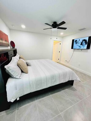 4 室のベッドルーム、アイロン / アイロン台、WiFi、ベッドシーツ