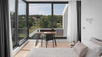 4 bedrooms, desk, iron/ironing board, travel crib