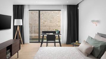 4 bedrooms, desk, iron/ironing board, travel crib