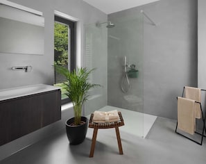 Dusche, Haartrockner, Bidet, Handtücher