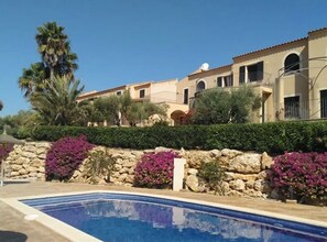 Outdoor pool - Vacation home with pool close to the beach (IB)