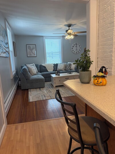 Fantastic 2-bedroom apartment in Beverly by the beach - near historic Salem