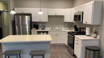 Micro-ondes, four, plaque de cuisson, lave-vaisselle