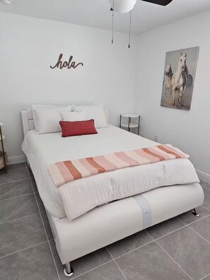 4 bedrooms, iron/ironing board, WiFi, bed sheets