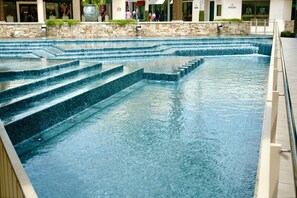 Utomhuspool och uppvärmd pool