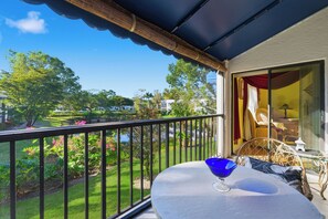 Outdoor dining - WORLD TENNIS CLUB & SPA.  RESORT STYLE LIVING - EAT, DRINK AND BE MERRY (Naples)