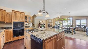 Mikrobølgeovn, ovn, kogeplade, opvaskemaskine