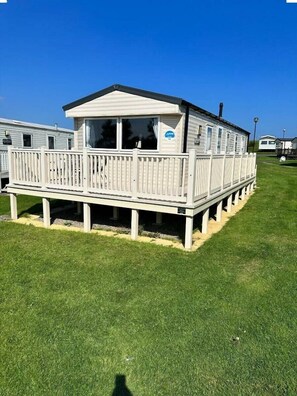 Terrace/patio - Blue Dolphin Holiday Park - Holiday Accommodation 18595 (Filey)