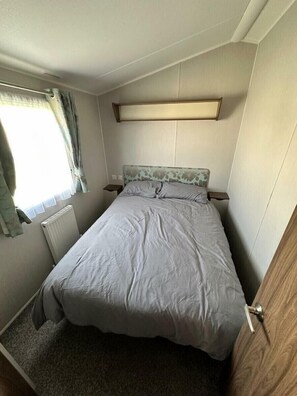 3 bedrooms, individually decorated, individually furnished, free WiFi - Blue Dolphin Holiday Park - Holiday Accommodation 18595 (Filey)