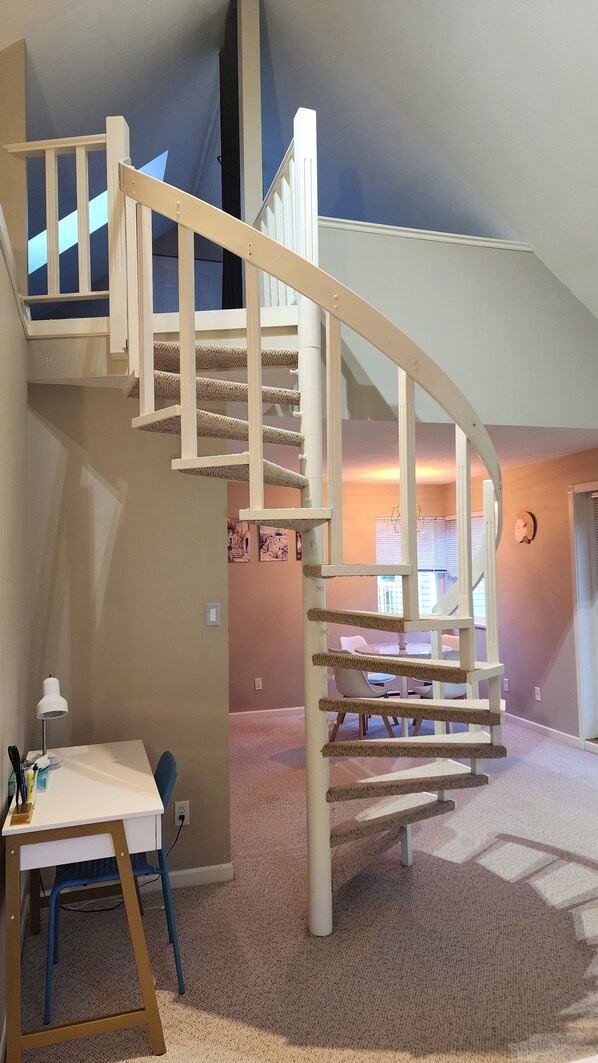 Interior - Quiet & Private Greek-Inspired Coach House in Ladner (Delta)