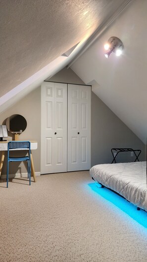 1 bedroom, free WiFi, bed sheets - Quiet & Private Greek-Inspired Coach House in Ladner (Delta)