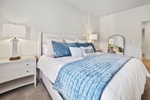 3 habitaciones, tabla de planchar con plancha y cuna de viaje 